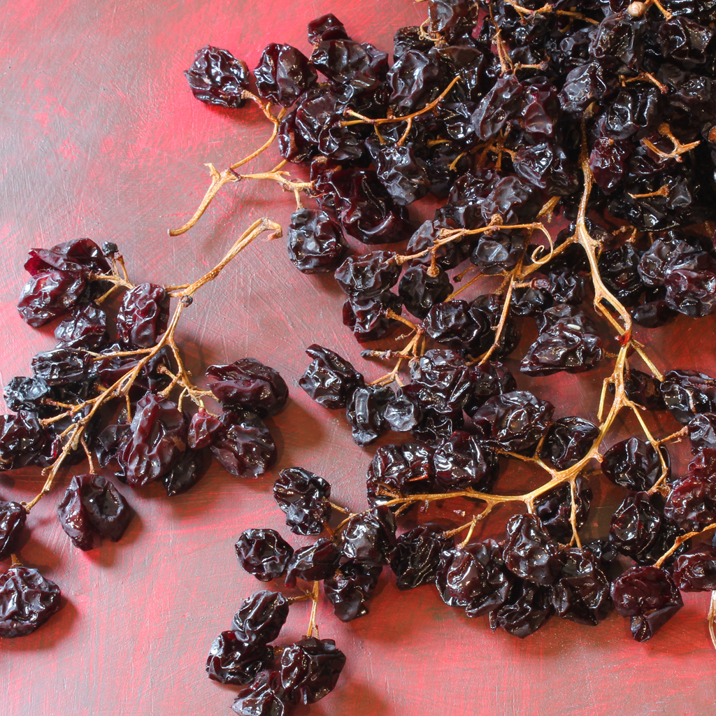 Dehydrating muscatel grape clusters